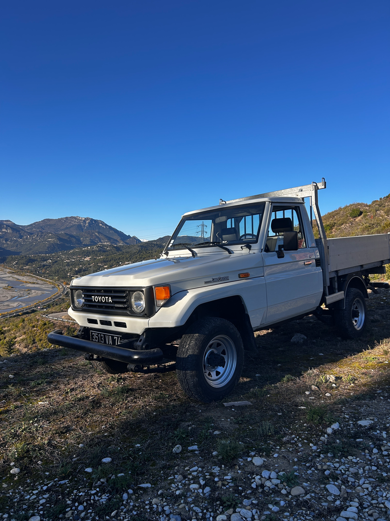 A VENDRE TOYOTA LAND CRUISER HZJ 75 / DISPO /